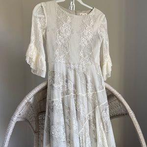 WHITE LACE DRESS